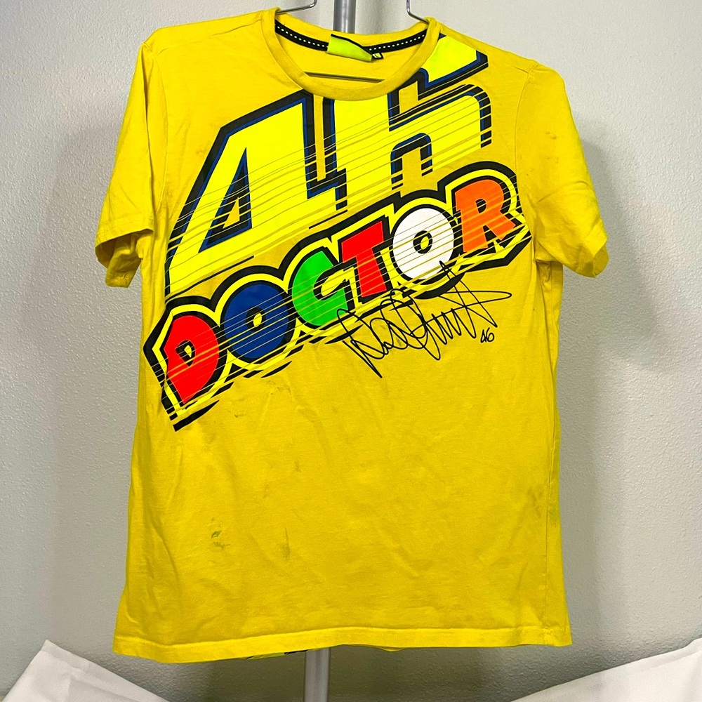 VR46 Racing Apparel Valentino Rossi #46 ‘Doctor’ Moto-GP yellow graphic tee sz L